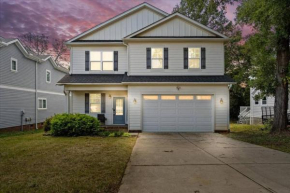 Luxurious, Sleeps13, Spacious, 5 mins to Uptown
